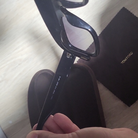 Tom Ford Sunglasses - Picture 5 of 6